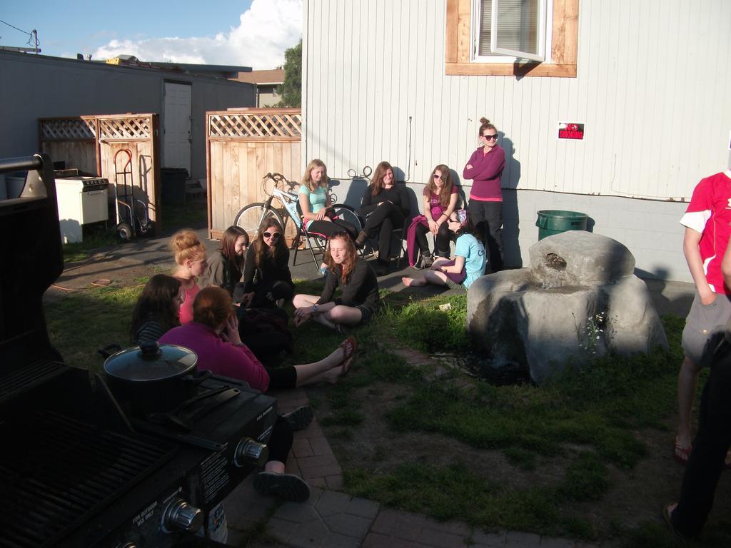 Bent Prop Inn And Hostel Of Alaska - Midtown Anchorage Exterior foto